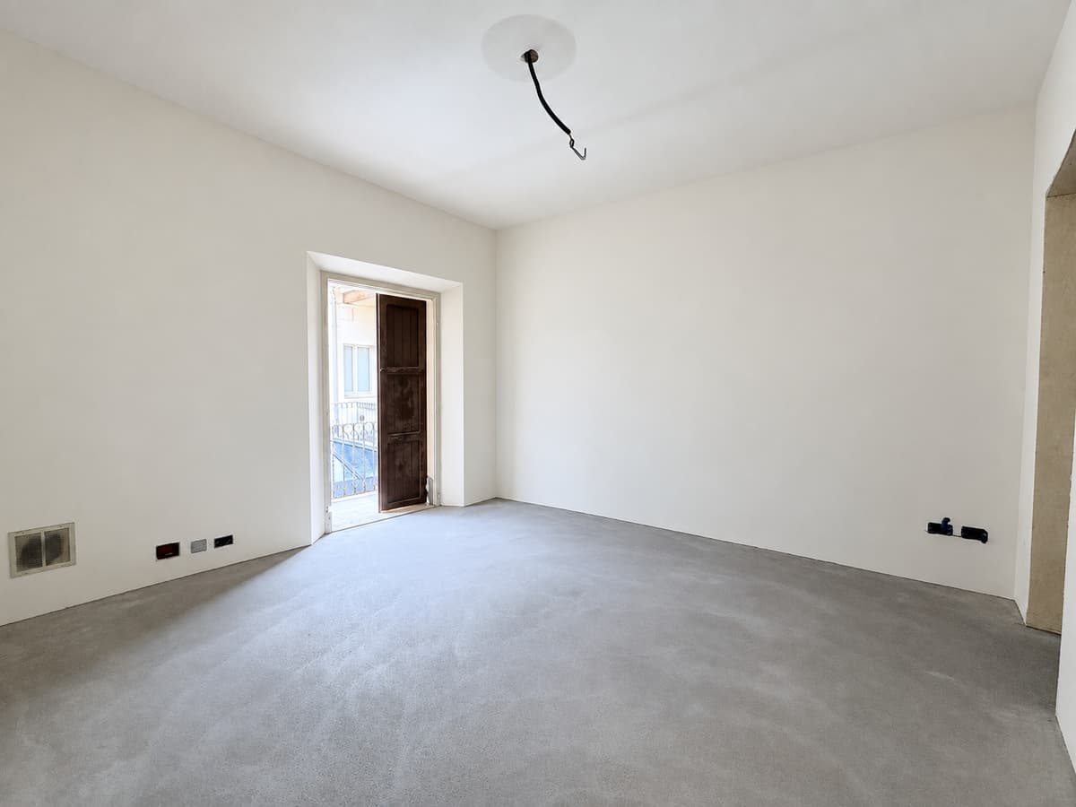Oggi: la camera, altra angolazione — Appartamenti in vendita a Palazzo Denaglia, centro storico di Reggio Emilia