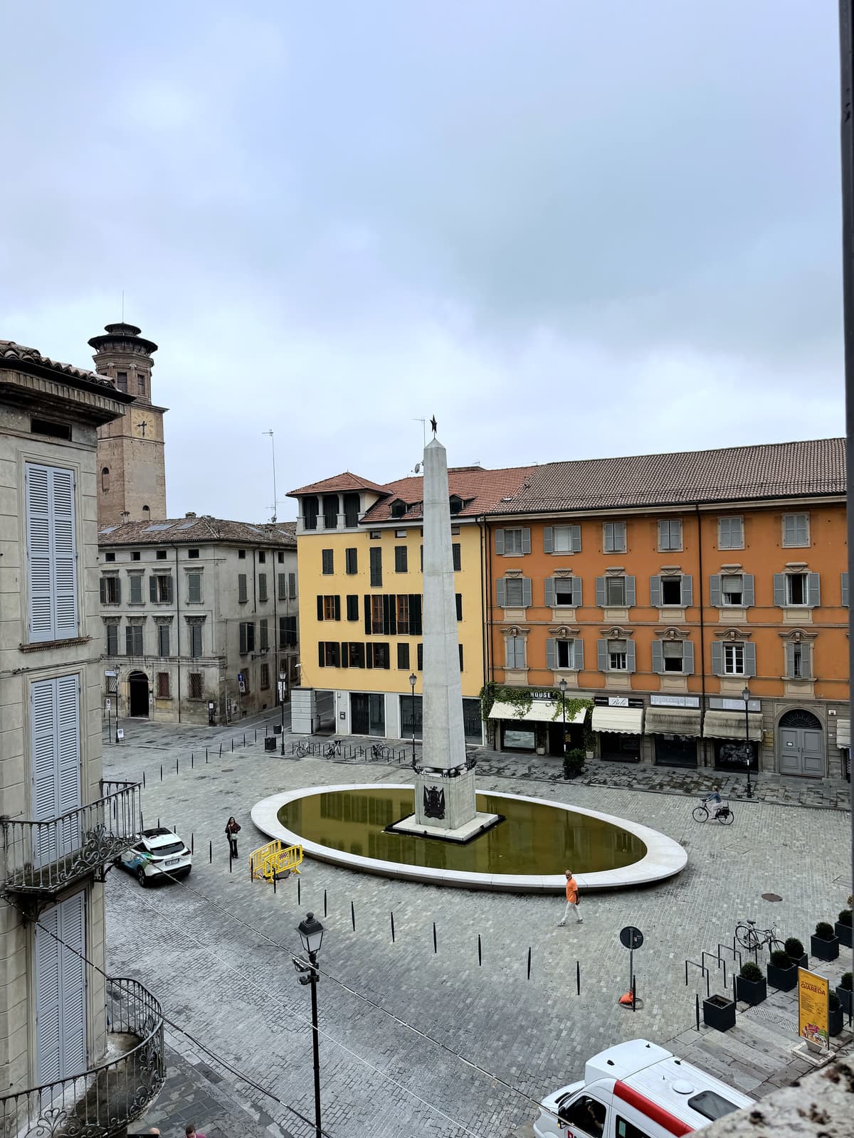 Oggi: la piazza dall’alto — Appartamenti in vendita a Palazzo Denaglia, centro storico di Reggio Emilia