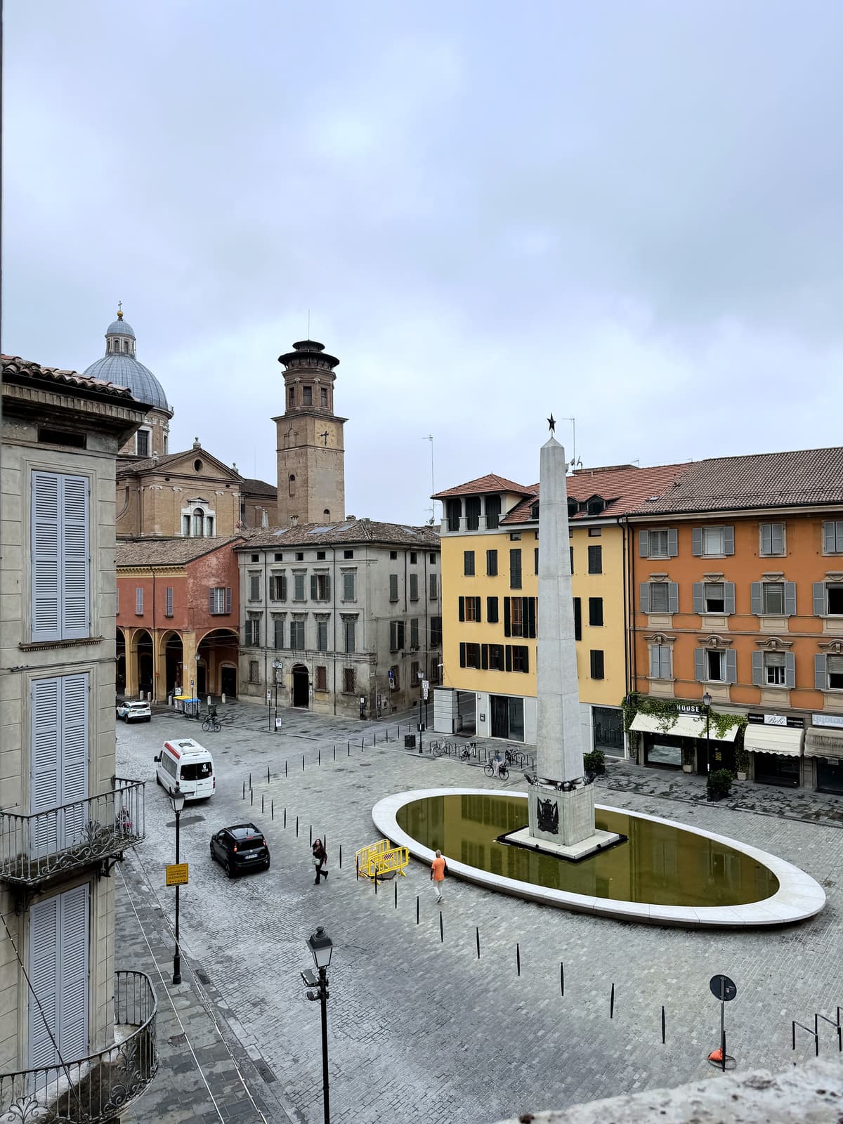 Oggi: la piazza e le torri — Appartamenti in vendita a Palazzo Denaglia, centro storico di Reggio Emilia