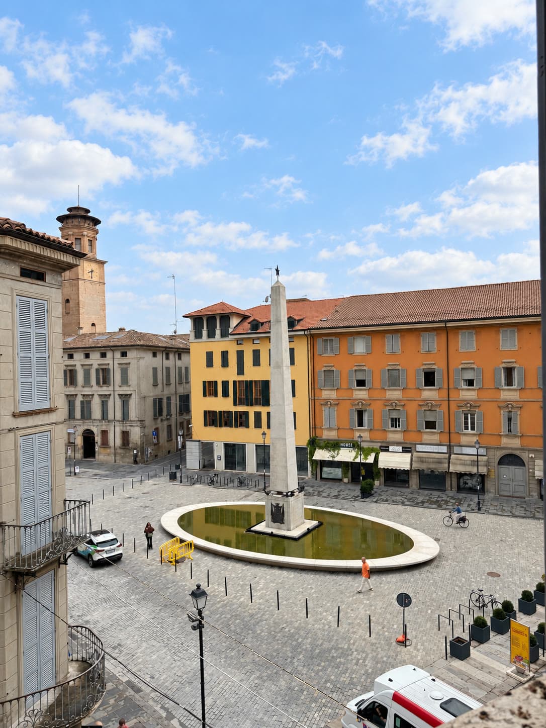 La piazza e i palazzi del centro storico — Appartamenti in vendita a Palazzo Denaglia, centro storico di Reggio Emilia