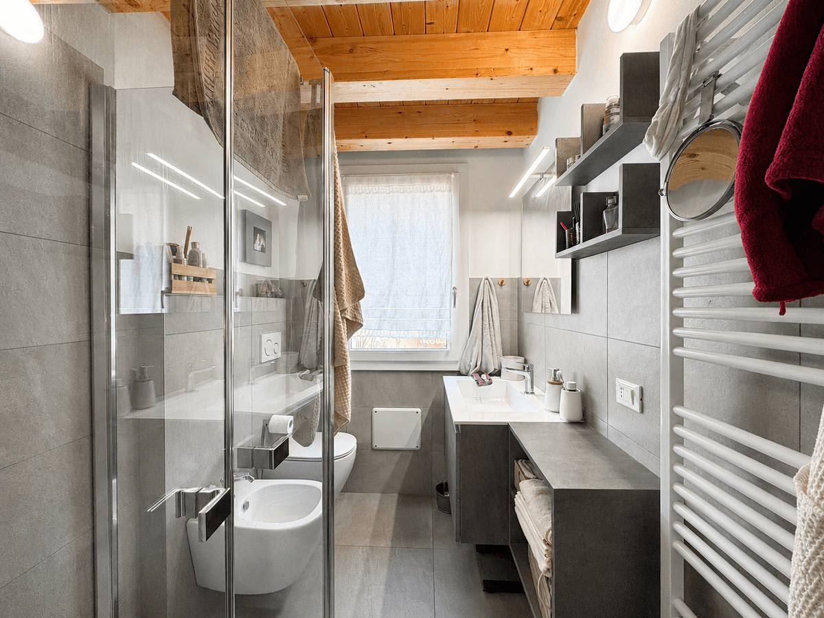 Bagno — Duplex di 143 m² con giardino privato a Reggio Emilia