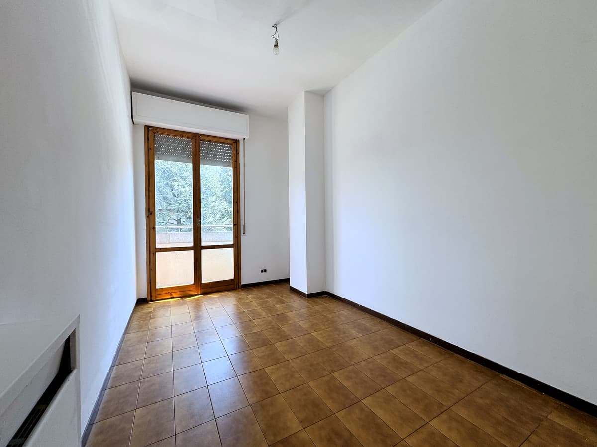 Camera con vista sul verde — Quadrilocale di 136 m² con box auto in Via Caravaggio