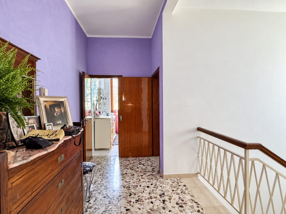 Il pianerottolo della zona notte — Villa abbinata con giardino a Villa Verde, Reggio Emilia