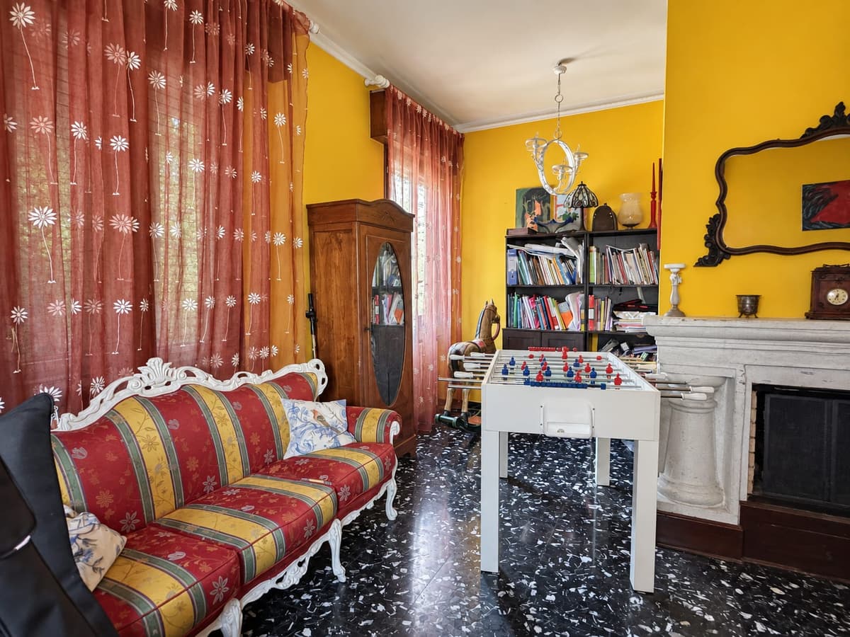 Verso il camino — Villa abbinata con giardino a Villa Verde, Reggio Emilia