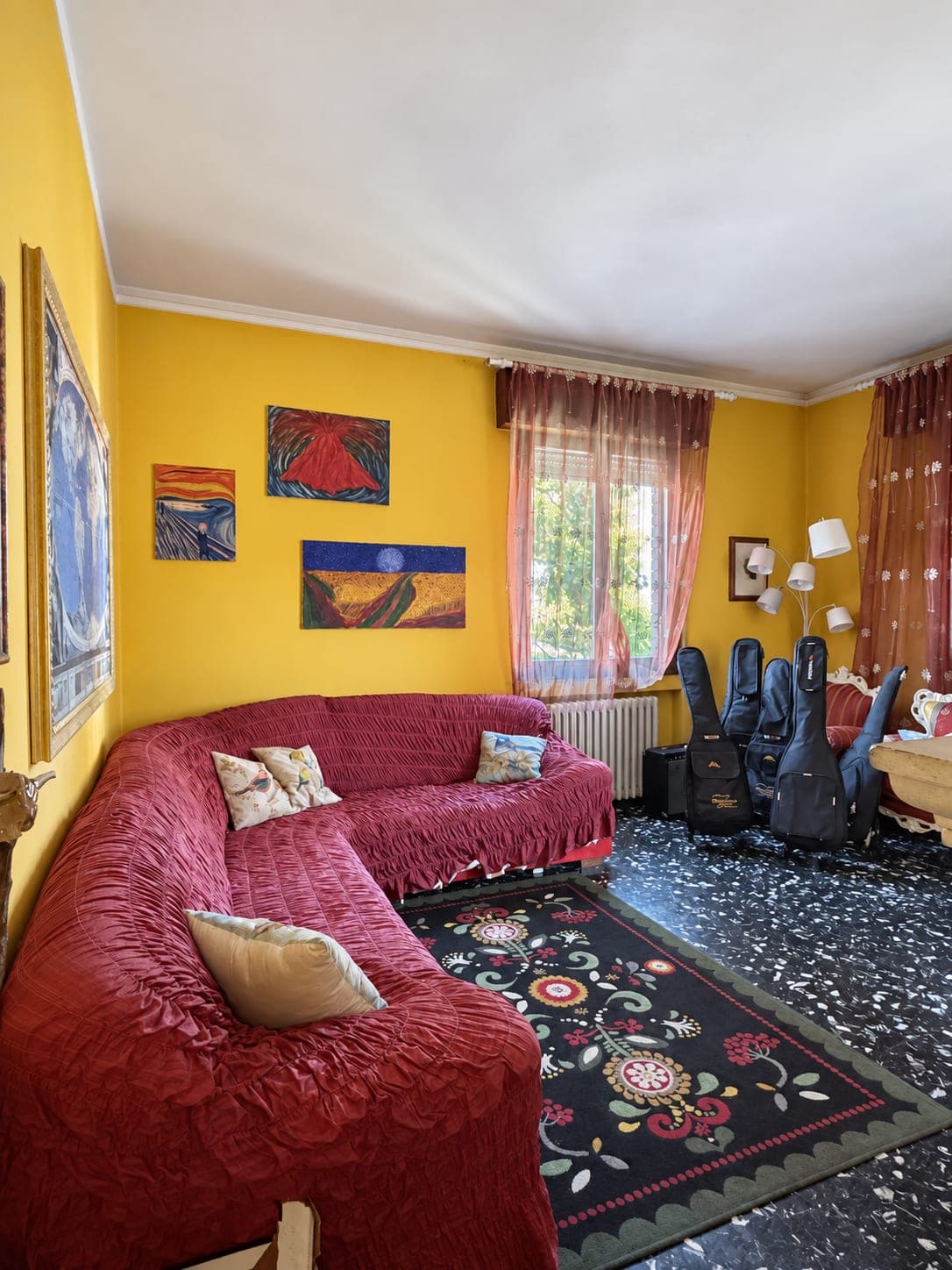 Il divano ad angolo — Villa abbinata con giardino a Villa Verde, Reggio Emilia