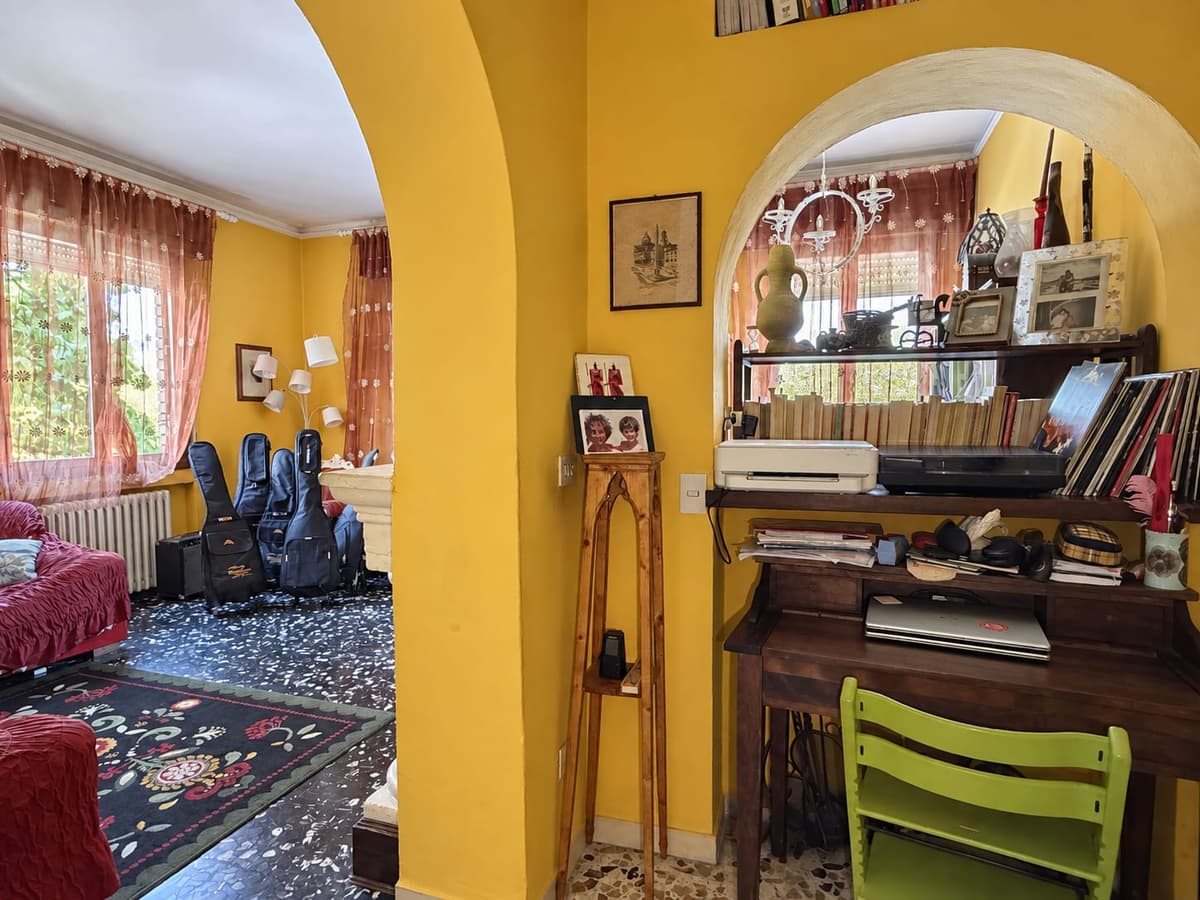 L'angolo studio sotto l'arco — Villa abbinata con giardino a Villa Verde, Reggio Emilia