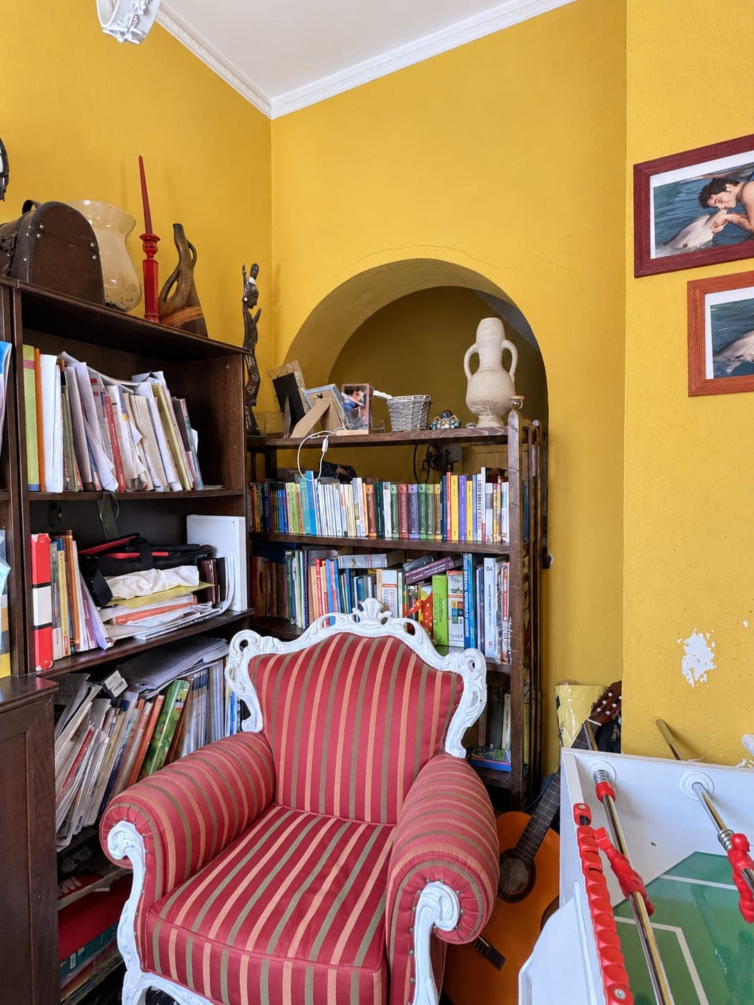La libreria e la poltrona — Villa abbinata con giardino a Villa Verde, Reggio Emilia