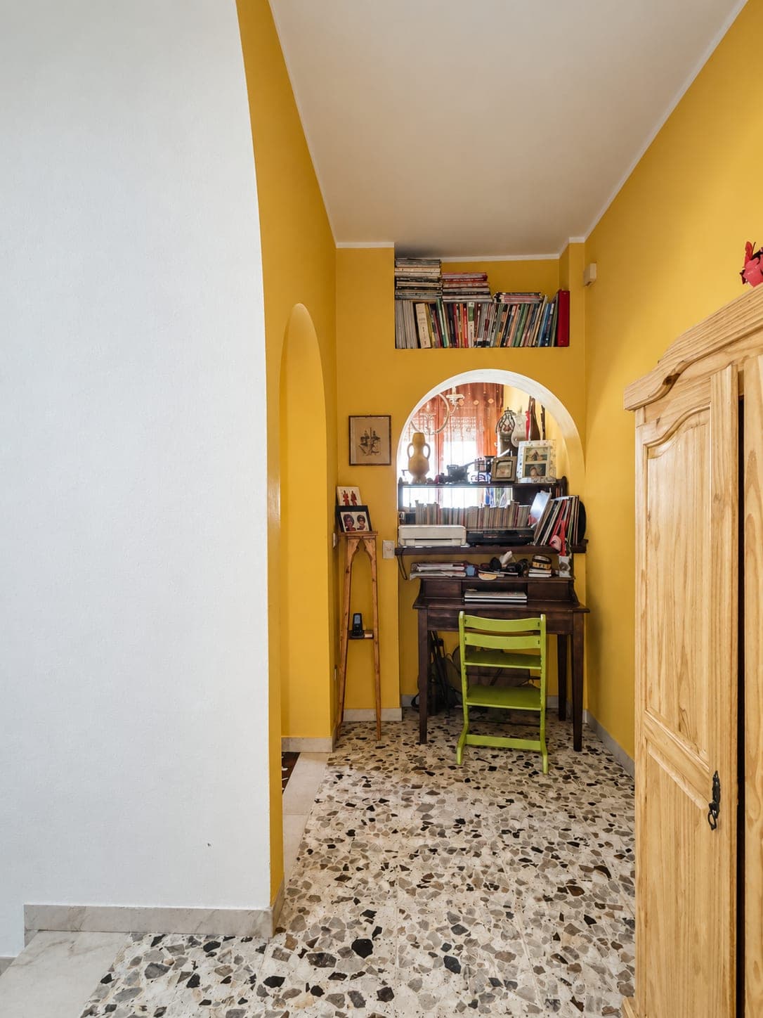 Verso l'angolo studio — Villa abbinata con giardino a Villa Verde, Reggio Emilia