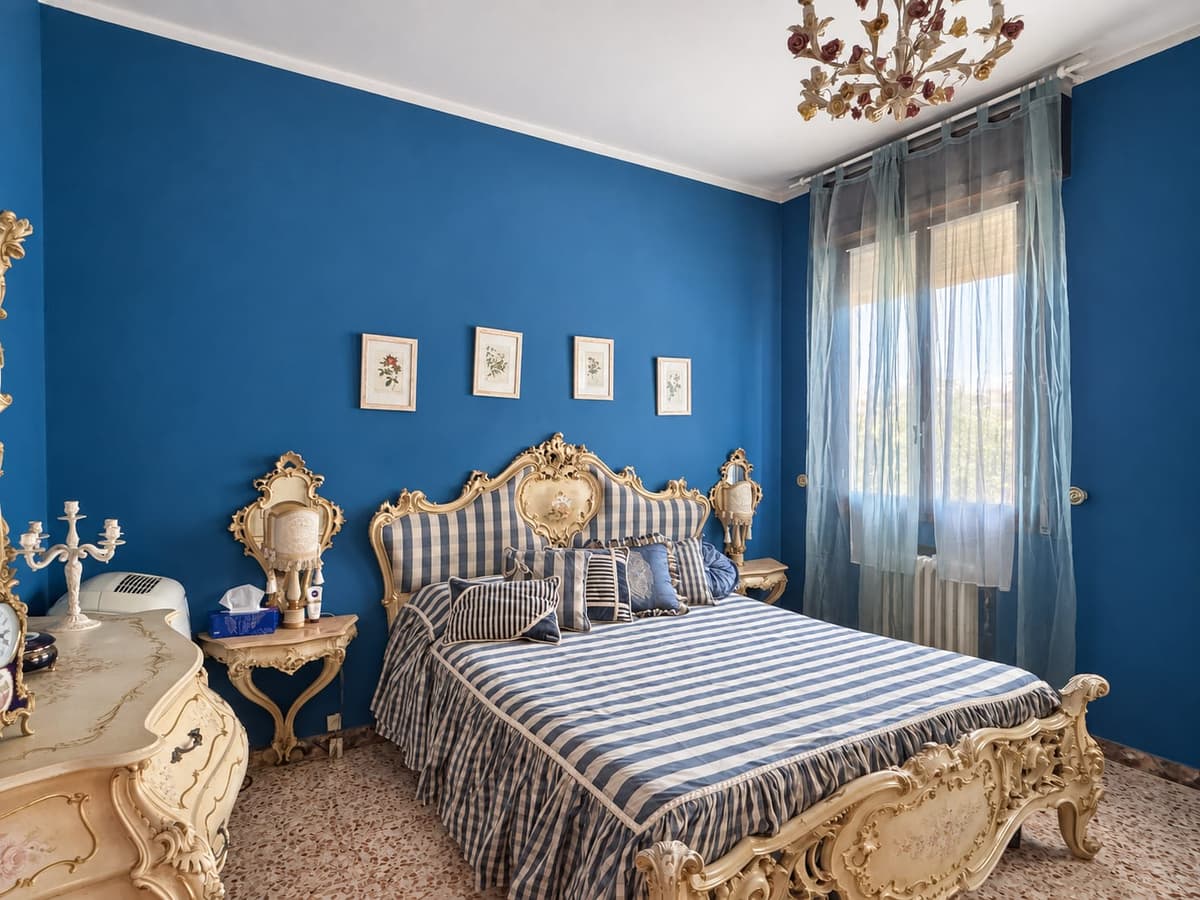 La camera matrimoniale — Villa abbinata con giardino a Villa Verde, Reggio Emilia