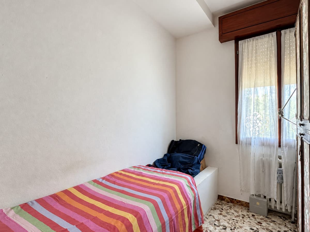 La camera singola — Villa abbinata con giardino a Villa Verde, Reggio Emilia