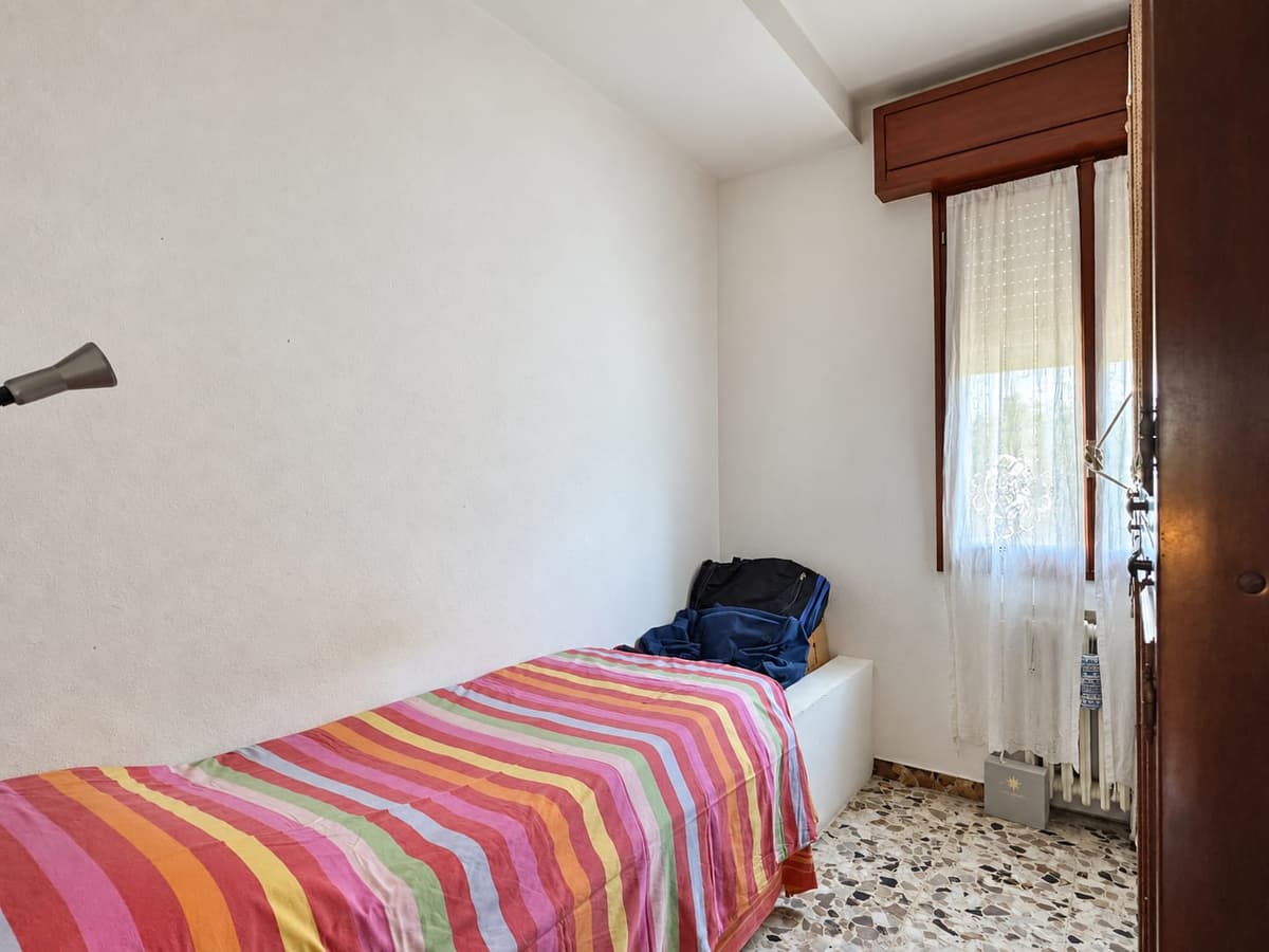 La camera singola — Villa abbinata con giardino a Villa Verde, Reggio Emilia