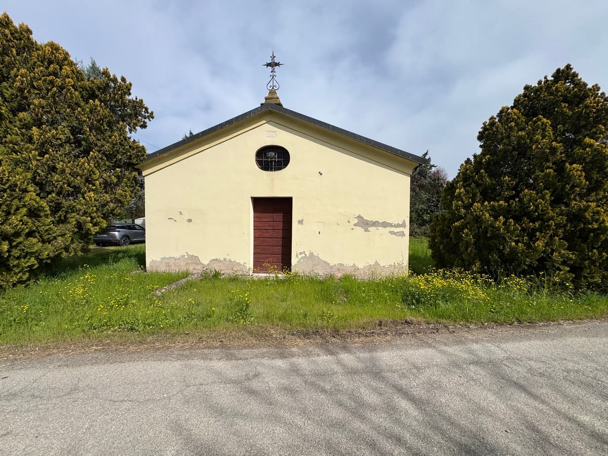 Oratorio privato — Villa storica con oratorio e torretta da restaurare a Gavassa