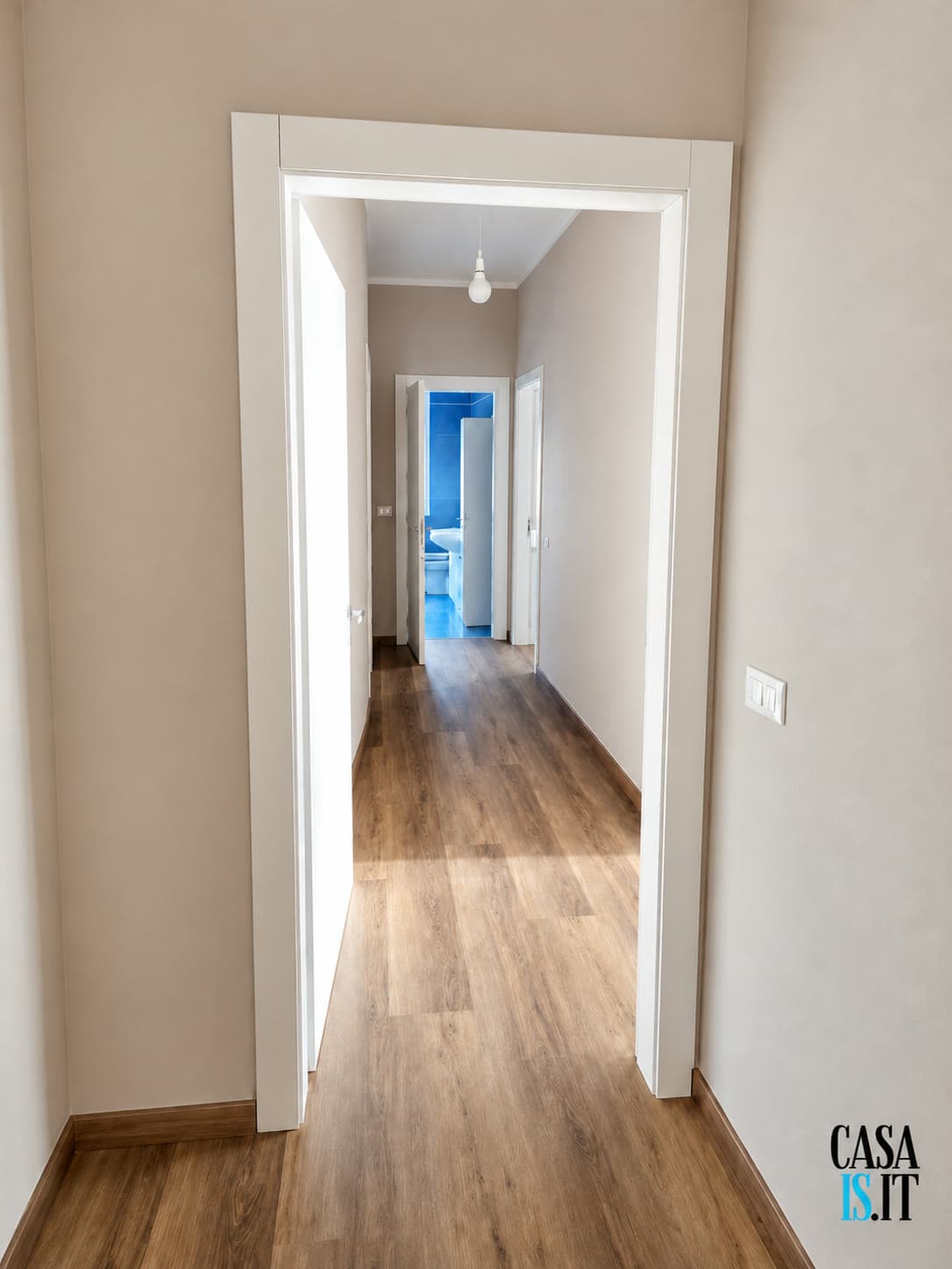 Corridoio visto dall'ingresso di una stanza — Quadrilocale di 114 m² al terzo piano in Via Cecati