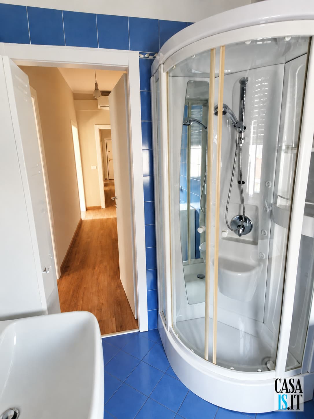 Bagno — box doccia — Quadrilocale di 114 m² al terzo piano in Via Cecati