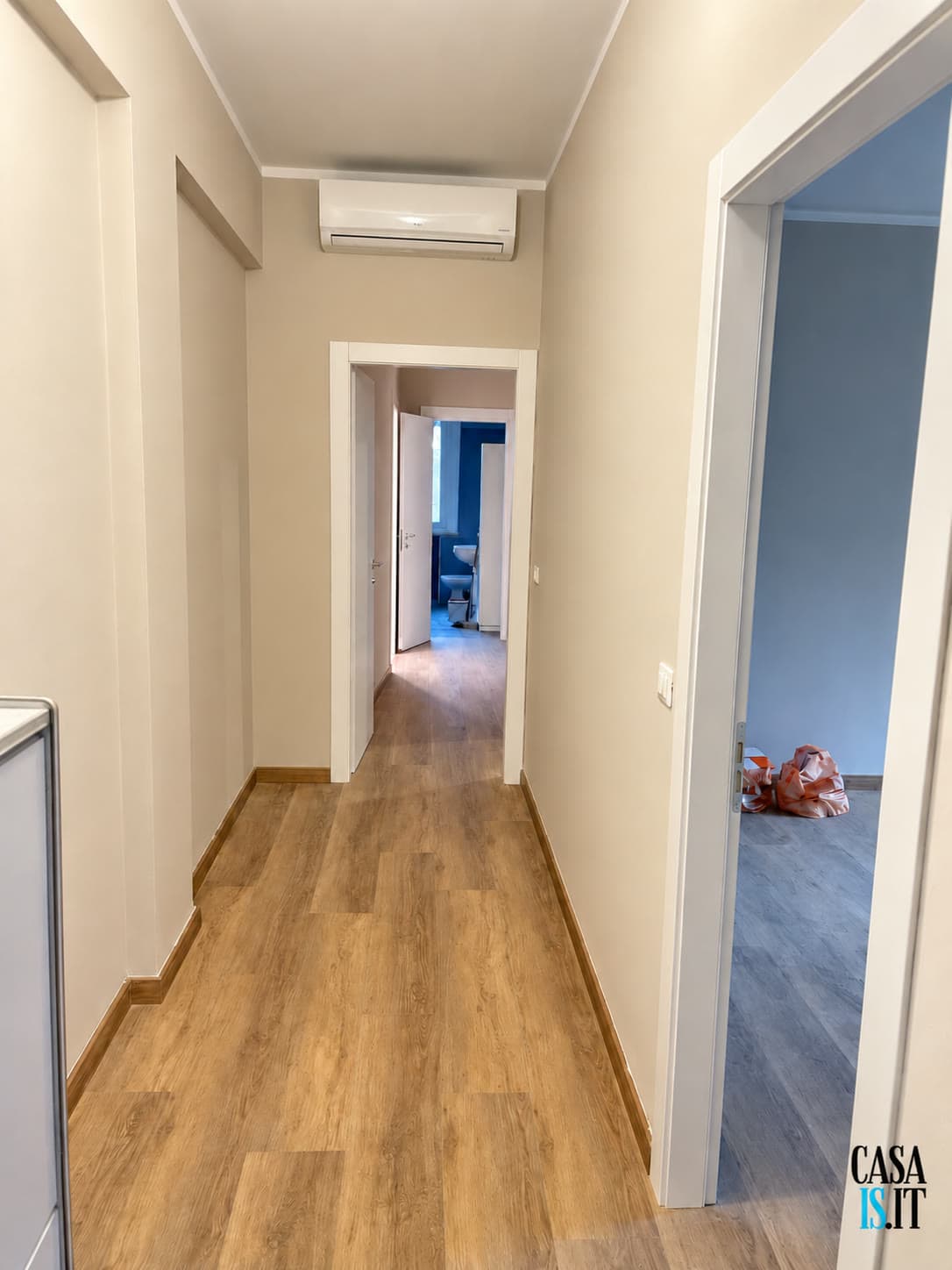 Corridoio verso il bagno — Quadrilocale di 114 m² al terzo piano in Via Cecati