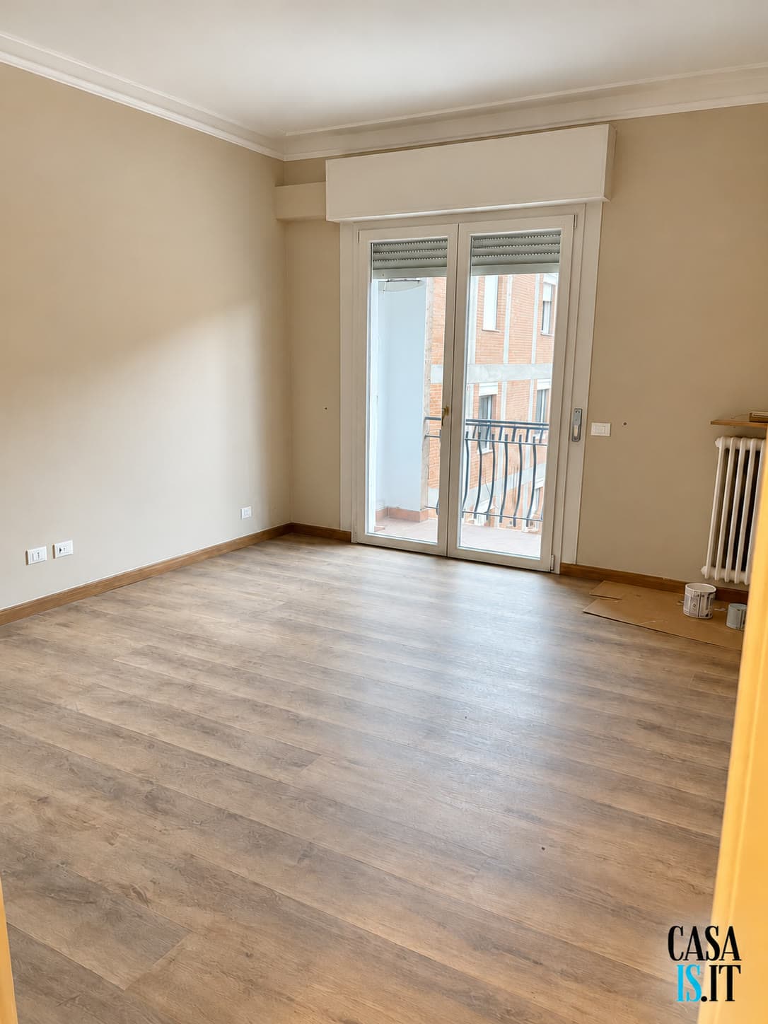 Stanza senza mobili con porta finestra — Quadrilocale di 114 m² al terzo piano in Via Cecati