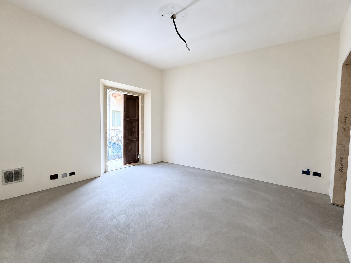 Soggiorno con porta-balcone