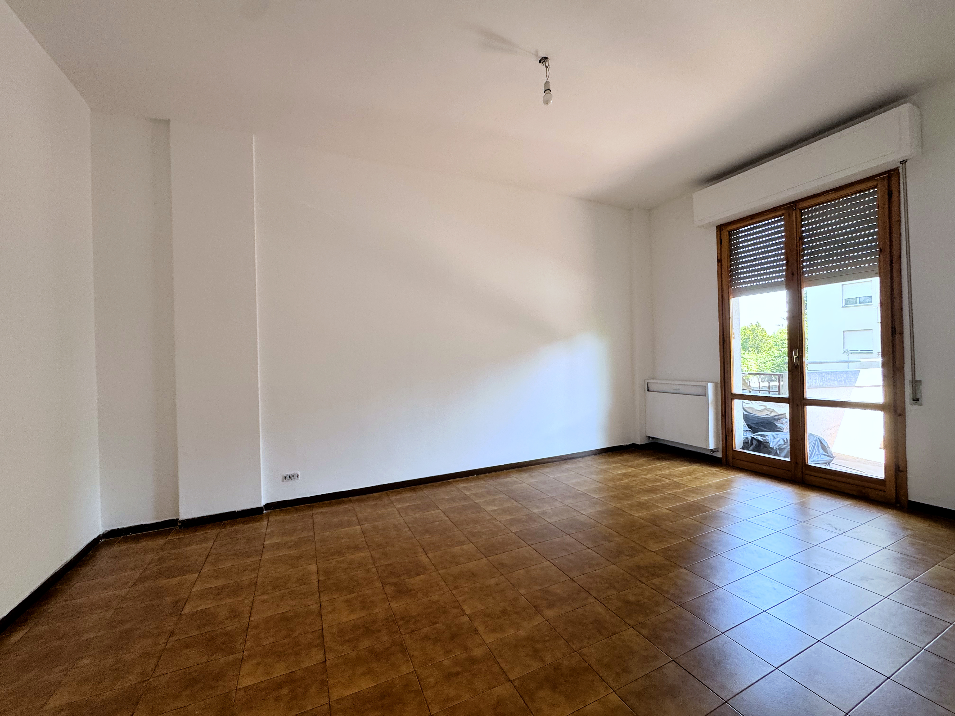 Camera con porta-balcone sul verde
