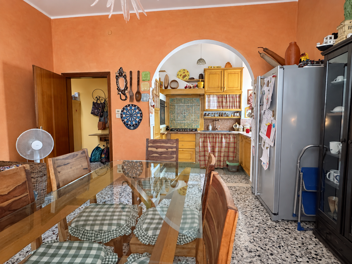 Cucina con arco