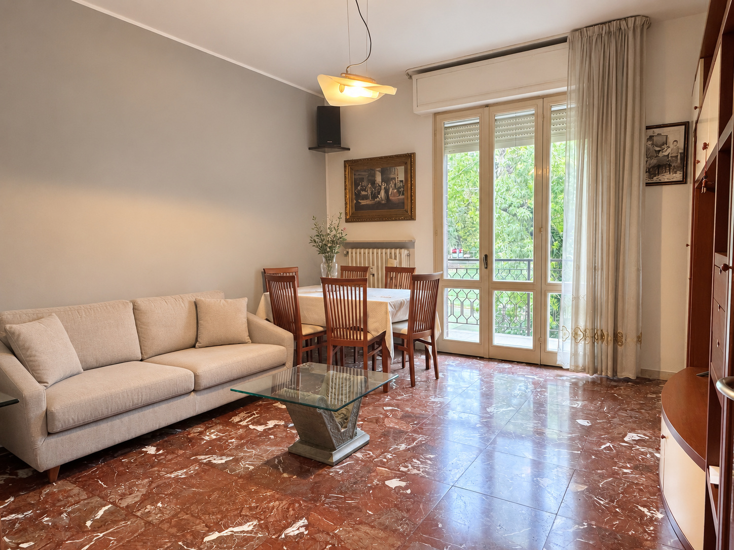 Soggiorno — sala pranzo, porta-balcone, verde