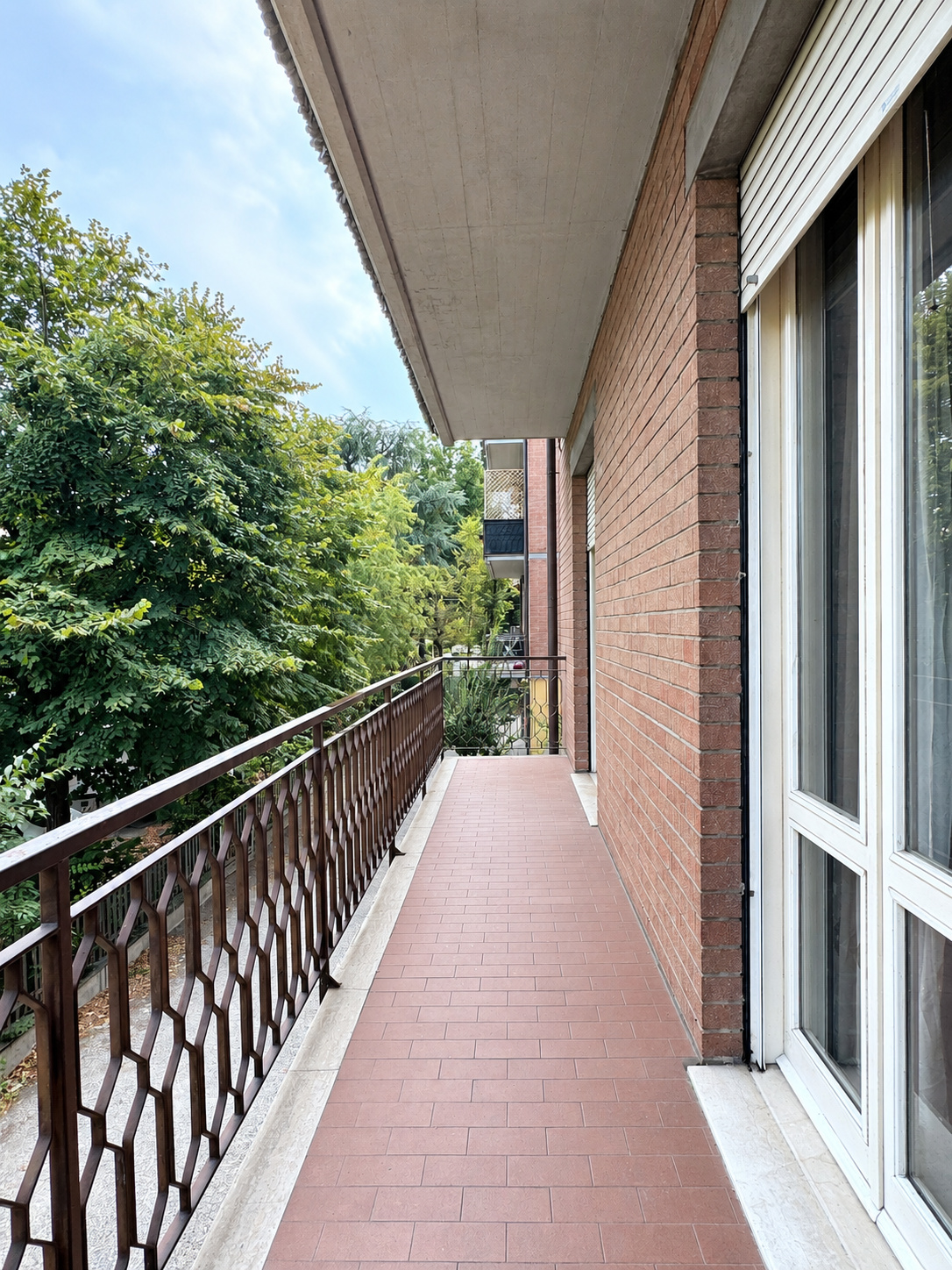 Balcone — prospettiva lunga sul verde